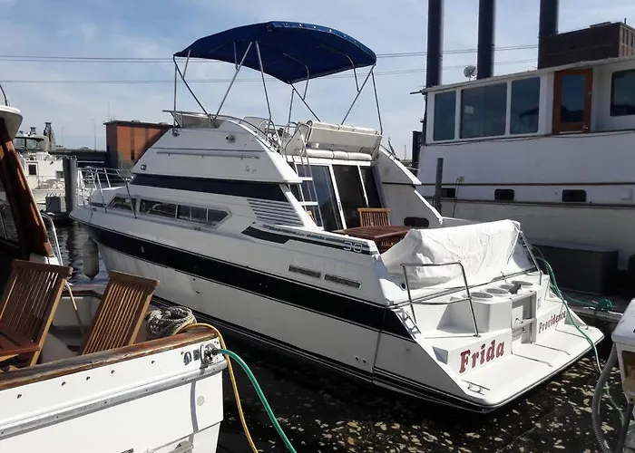 Yacht Stay Providence Marina