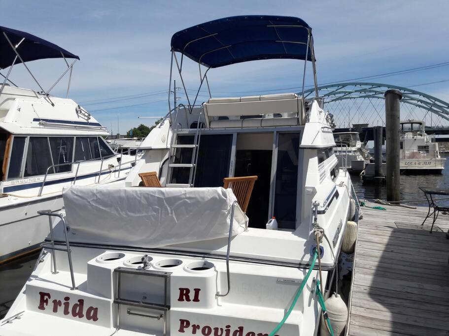 Yacht Marina Botel